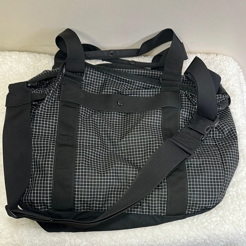 Reebok Black Grid Pattern Gym Duffel Bag Yoga Travel Tote 16x12‎